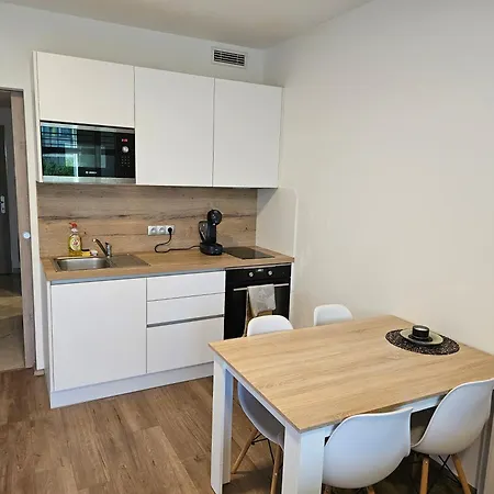 Centre Design O2 Arena - Parking - Large Glass Balcony - Big Tv - Coffee, 24-7 Self Check-in Apartamento Praga