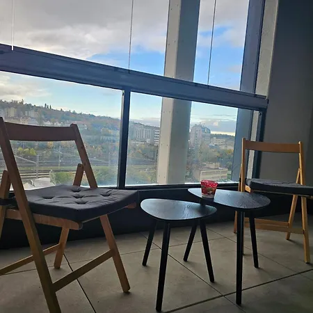 Apartamento Centre Design O2 Arena - Parking - Large Glass Balcony - Big Tv - Coffee, 24-7 Self Check-in *