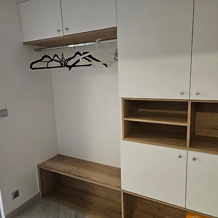 Centre Design O2 Arena - Parking - Large Glass Balcony - Big Tv - Coffee, 24-7 Self Check-in *